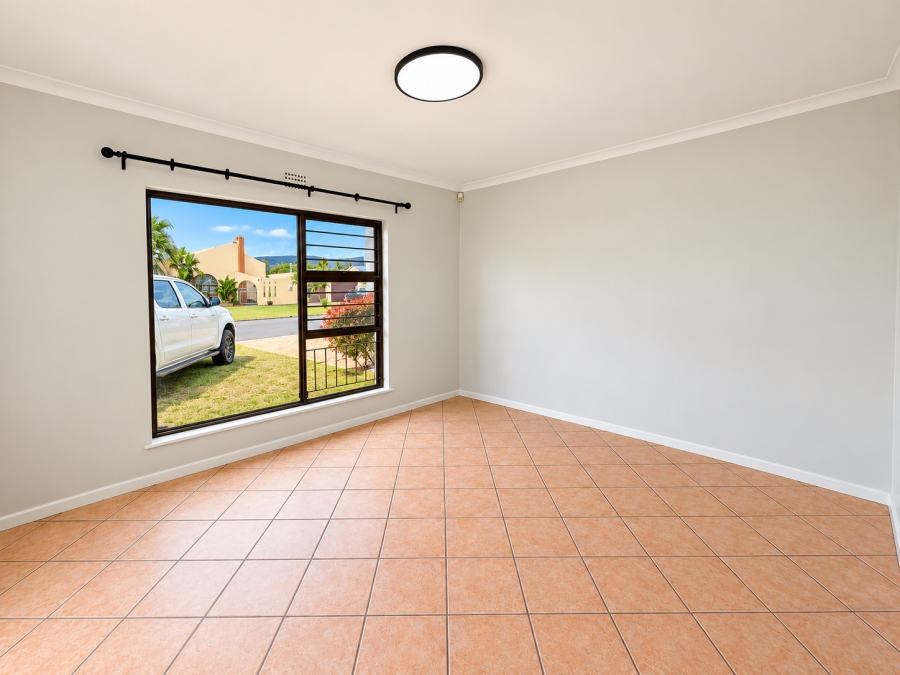 4 Bedroom Property for Sale in Bothasig Western Cape
